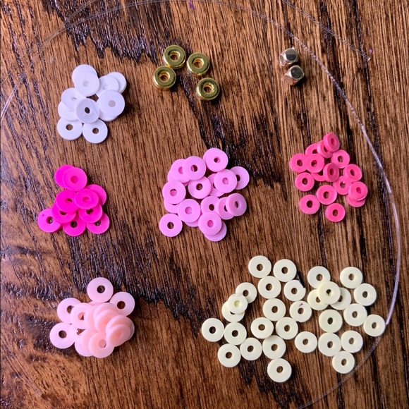 Make your own pink lemonade bracelet - Picture 2 of 2